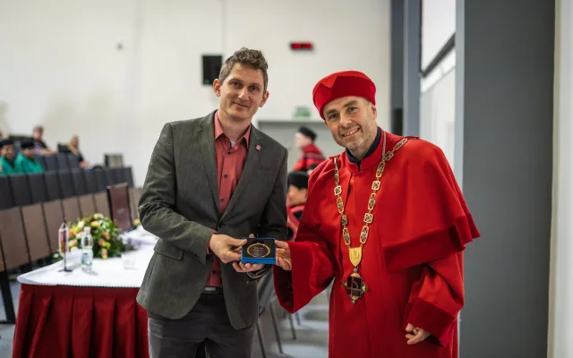 Dvacet let proměn a pokroku. VŠTE si výročí připomněla akademickou slavností