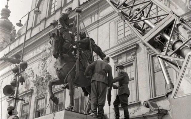 DRBNA HISTORIČKA: Od zákazů k manifestacím. Jak se rodil první máj v Budějcích