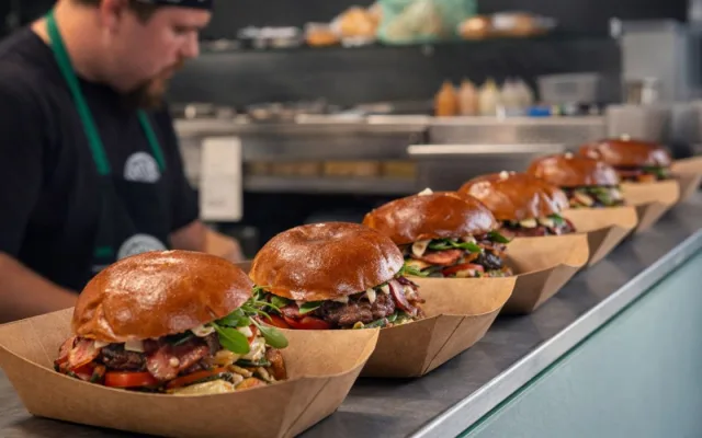 V ČEZ Areálu Vltava vznikne hokejová fanzóna s burgery
