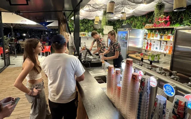 V ČEZ Areálu Vltava vznikne hokejová fanzóna s burgery