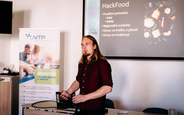 Startupová snídaně představila inovace od umělé inteligence po boj se slimáky