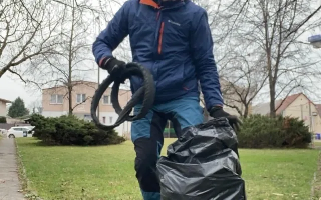Stovky dobrovolníků uklidily Budějce. Sesbíraly skoro tři tuny odpadu