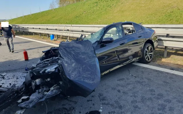 Chvíle nepozornosti málem skončila tragédií. Řidič na D3 narazil do kolony kamionů