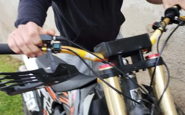 Motorkář na Písecku srazil cyklistu a ujel, hledá ho policie