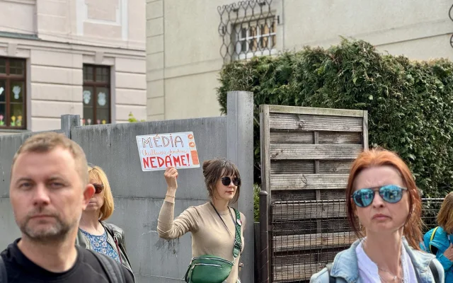 Budějcemi prošly stovky demonstrantů. Podpořily nezávislost veřejnoprávních médií