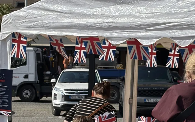 Doubledecker, Spitfire i čaj s mlékem. Budějce zaplnilo britské velvyslanectví