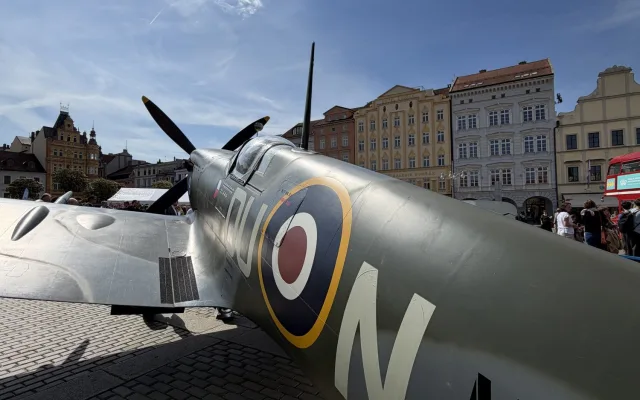 Doubledecker, Spitfire i čaj s mlékem. Budějce zaplnilo britské velvyslanectví
