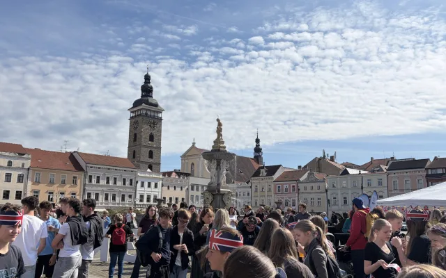Doubledecker, Spitfire i čaj s mlékem. Budějce zaplnilo britské velvyslanectví