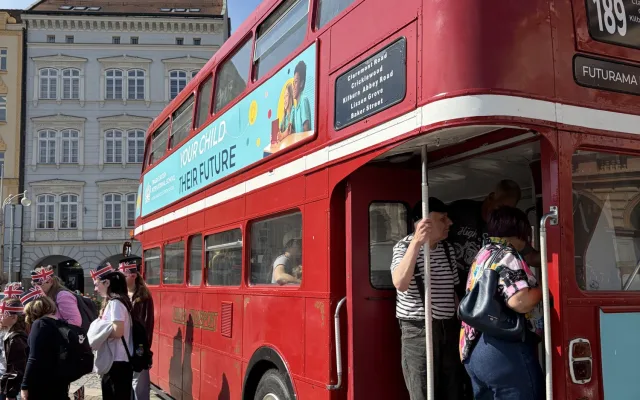 Doubledecker, Spitfire i čaj s mlékem. Budějce zaplnilo britské velvyslanectví