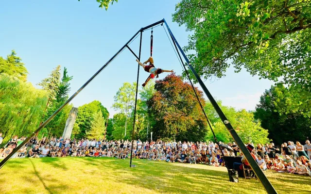 Festival Cirkusové meandry promění Český Krumlov v živou novocirkusovou scénu