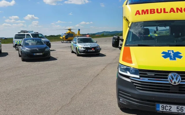 Na letišti ve Všechově se těžce zranil řidič čtyřkolky, při pádu neměl helmu