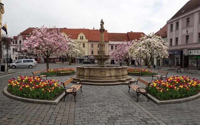 Tržiště i politická satira. Písecké náměstí čeká proměna a lidská tvořivost jede na plné obrátky
