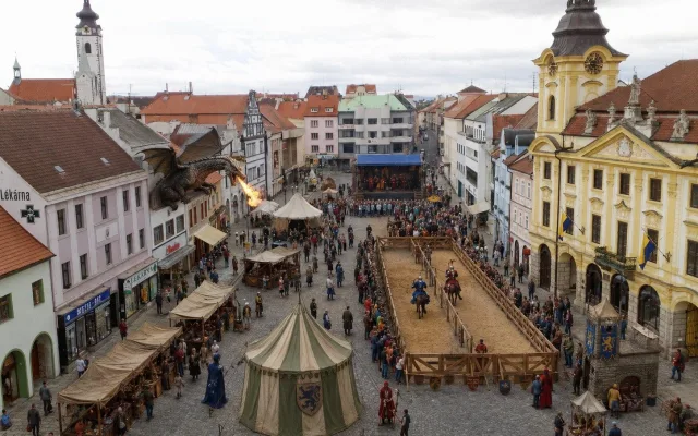Tržiště i politická satira. Písecké náměstí čeká proměna a lidská tvořivost jede na plné obrátky