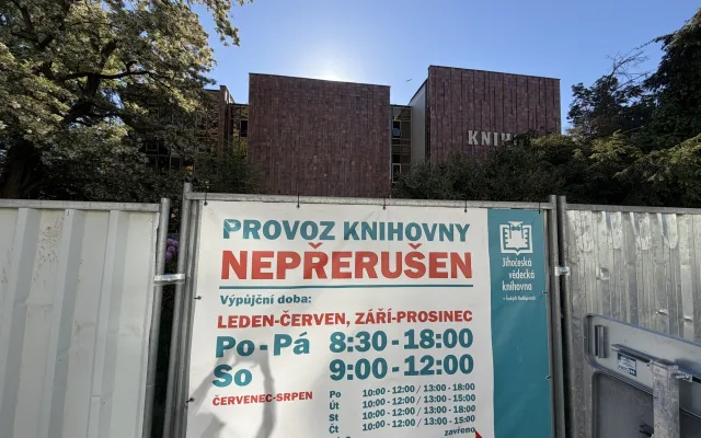 Knihovna na Lidické prochází rekonstrukcí. Podívejte se, jak to uvnitř vypadá