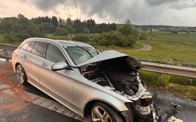 U Boršova se srazil autobus a auto, na místě je více než deset zraněných