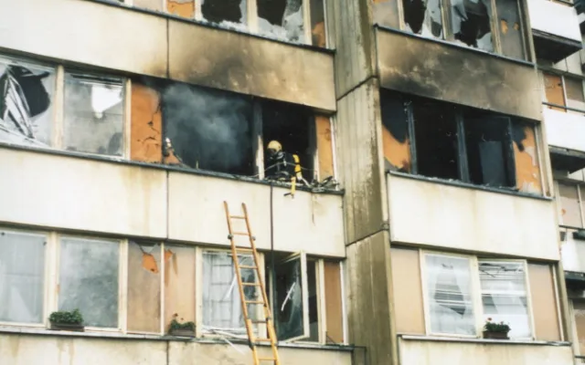 Hořící trosky a panika. Před osmadvaceti lety dopadly na Budějce dvě stíhačky