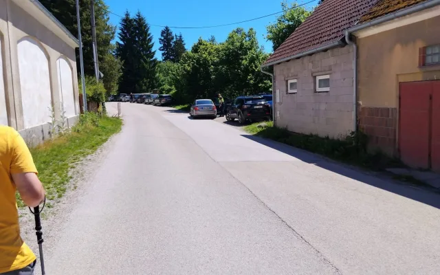 V Chlumu otevřel kontroverzní Svět Obrů. Ulice zaplnila auta, internet falešné recenze