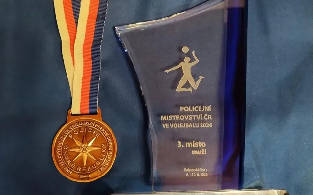 Domů vezou zlato. Jihočeské policistky a policisté ovládli mistrovství ve volejbale