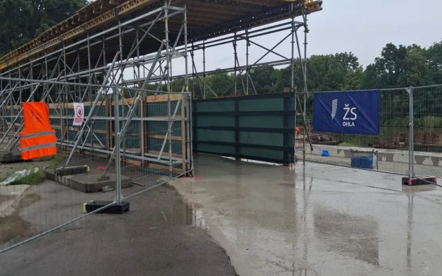 Cyklisty mezi Budějcemi a Hlubokou chrání nový tunel, brzy povede pod přemostěním