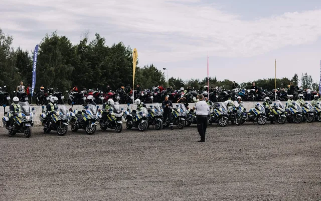 Motorkáři si ve Vysokém Mýtě vyzkoušejí to, co silnice nenabídne