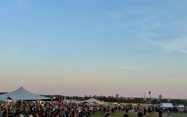 Hasiči, bazénky a chill zóny. Festival Mighty Sounds bojoval s úmorným vedrem