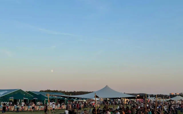 Hasiči, bazénky a chill zóny. Festival Mighty Sounds bojoval s úmorným vedrem