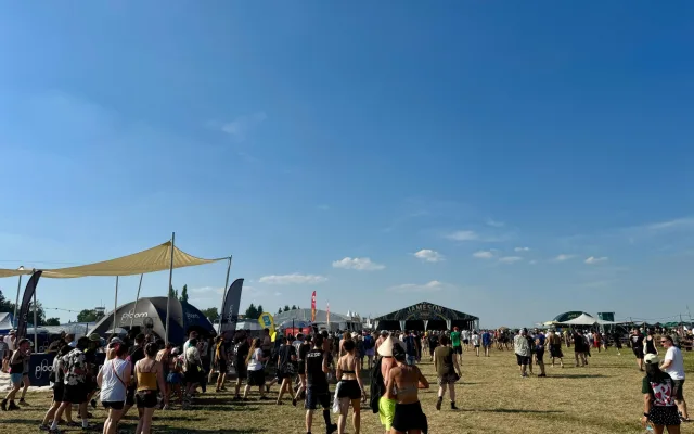 Hasiči, bazénky a chill zóny. Festival Mighty Sounds bojoval s úmorným vedrem