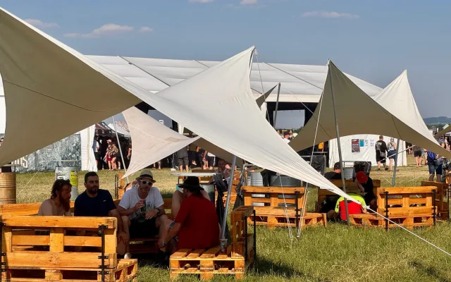 Hasiči, bazénky a chill zóny. Festival Mighty Sounds bojoval s úmorným vedrem