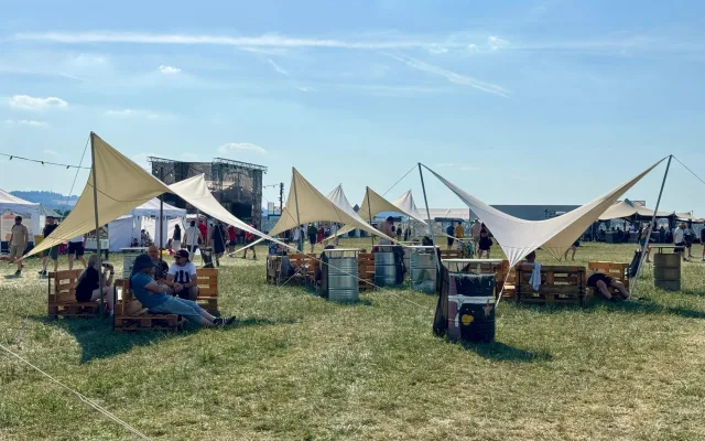 Hasiči, bazénky a chill zóny. Festival Mighty Sounds bojoval s úmorným vedrem
