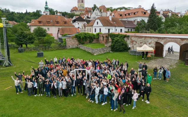 Výrobce dřevěné kosmetické tužky z Českého Krumlova oslavil 25 let v České republice