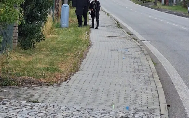 Policie ve Strakonicích pátrá po ženě se střelnou zbraní, mířila na svého souseda