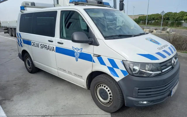 Celníci na D3 pohrozili zabavením návěsu. Dopravce na místě zaplatil 175 tisíc