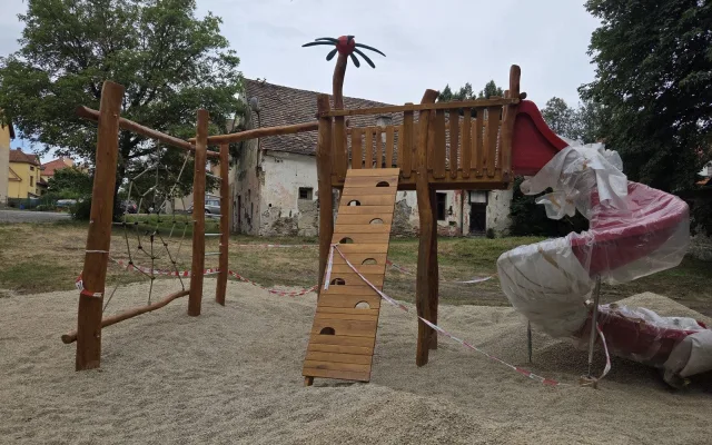 V Kaplici vzniká nová kuličkodráha za 300 tisíc. Atrakce bude těšit děti v Kaštance