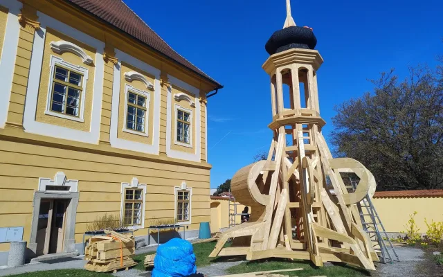 Časová kapsle se vrátila do věže kostela. Uchová svědectví o dnešních Borovanech
