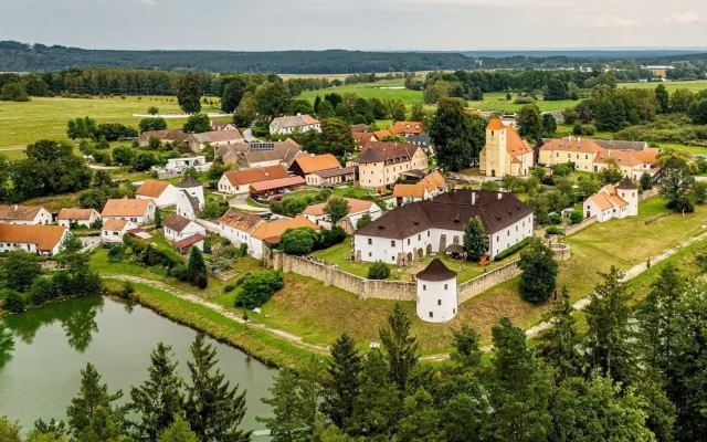 Tvrz Žumberk u Nových Hradů ožije letní řemeslnou slavností