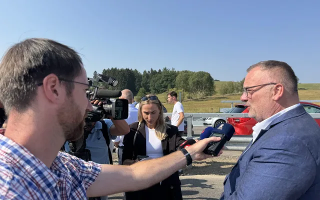 Další část D3 je otevřená. Obyvatelům Dolního Dvořiště uleví od kamionů