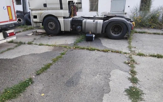Chtěl ukrást naftu, přinesl si ale malý kanystr. Dvě stě litrů vyteklo na zem