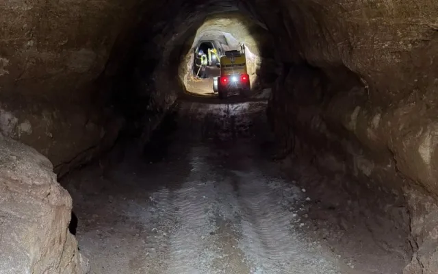 Odkrývají chodbu a odstraňují písek. Podívejte se, jak teď vypadají Orty