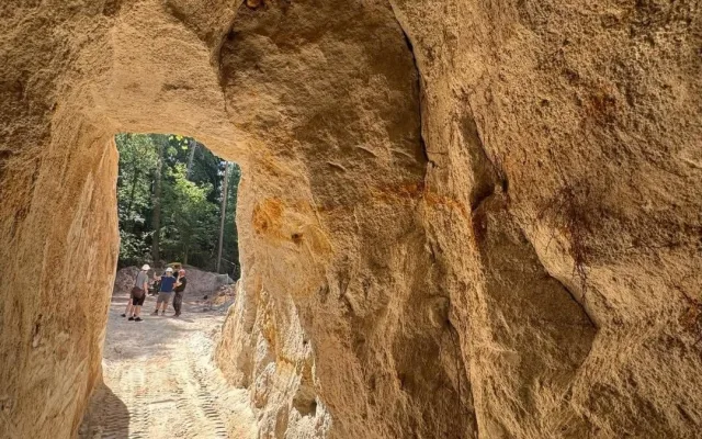 Odkrývají chodbu a odstraňují písek. Podívejte se, jak teď vypadají Orty