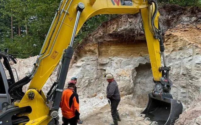 Odkrývají chodbu a odstraňují písek. Podívejte se, jak teď vypadají Orty