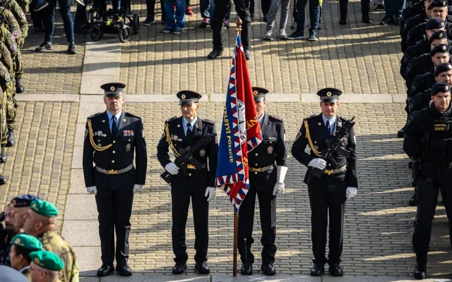FOTO: Vojenská přehlídka v Českých Budějovicích