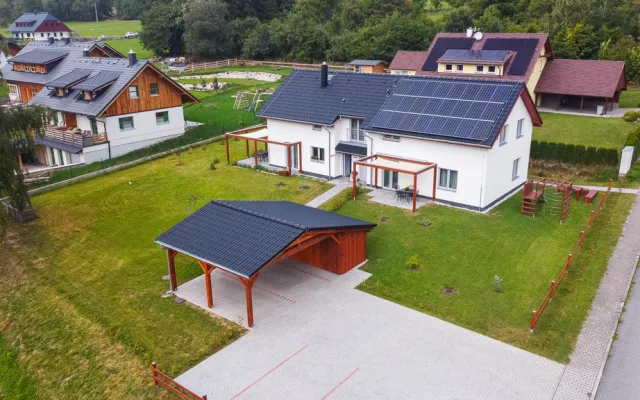 Reality 21. století. Bláznivý cirkus nebo promyšlená marketingová strategie? O tom si povíme s finančním a realitním makléřem Václavem Ovečkou