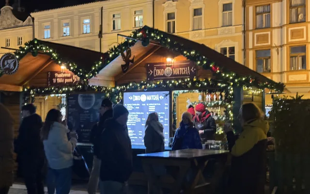 Adventní městečko je otevřené. První den přilákalo stovky návštěvníků
