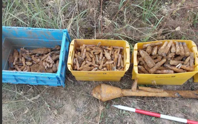 Tisíce kusů munice a pancéřové pěsti. Nález u Budějovic zaměstnal pyrotechniky na tři dny