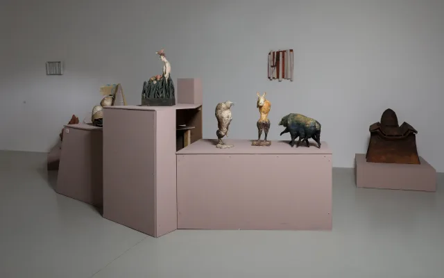 Alšova jihočeská galerie představuje 60 let světové keramiky v Bechyni