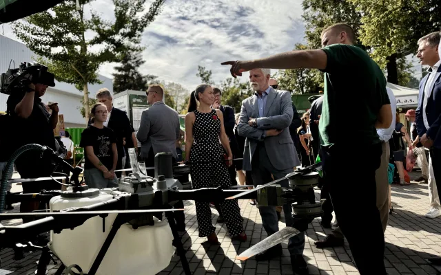 Prezident Pavel dorazil na Země živitelku. Zamířil na přehlídku skotu a ochutnal pivo