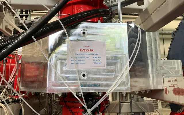 Vodní elektrárnu Orlík čeká proměna za miliardy. Novou turbínu testují v Blansku
