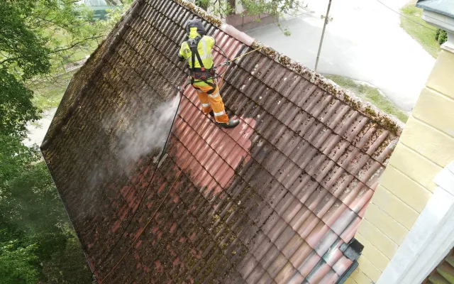 Kaplička v Horním Miletíně má střechu jako novou. Město ji nechalo včas vyčistit