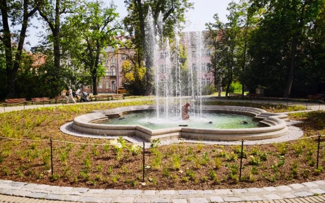 Budějce rozkvetly. Centrum zdobí tisíce rostlin, na podzim přibudou další barvy