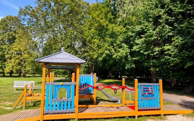 České Budějovice spouštějí novou venkovní hru. Děti i dospělí budou hledat žluté puky